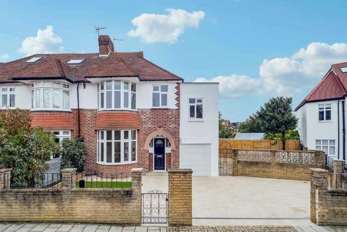 4 Bedroom Property To Rent In Sispara Gardens, London, SW18