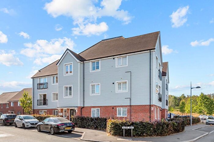 2 Bedroom Flat For Sale In Alder Way, Faygate, RH12