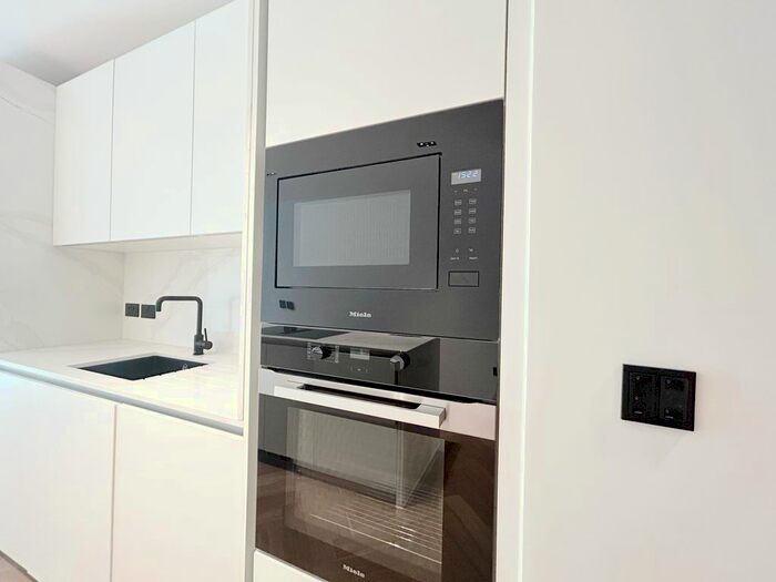 1 Bedroom Flat To Rent In Cluny Mews, London, SW5