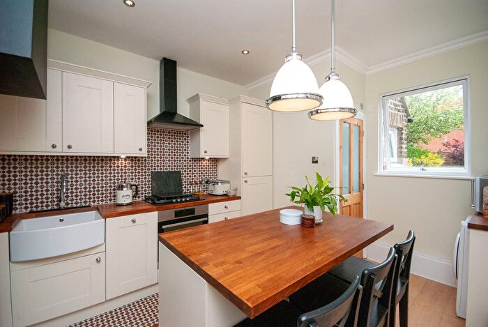 2 Bedroom Flat To Rent In Avenue Terrace, Westcliff-On-Sea, SS0