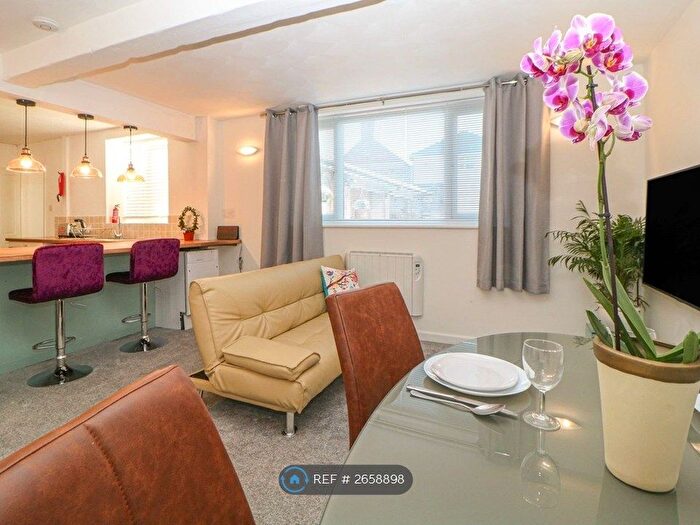 2 Bedroom Flat To Rent In St Leonard's Road, Weymouth, DT4
