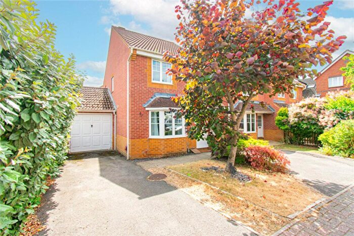 3 Bedroom Semi Detached House For Sale In Buttercup Place, Thatcham, Berkshire, RG18