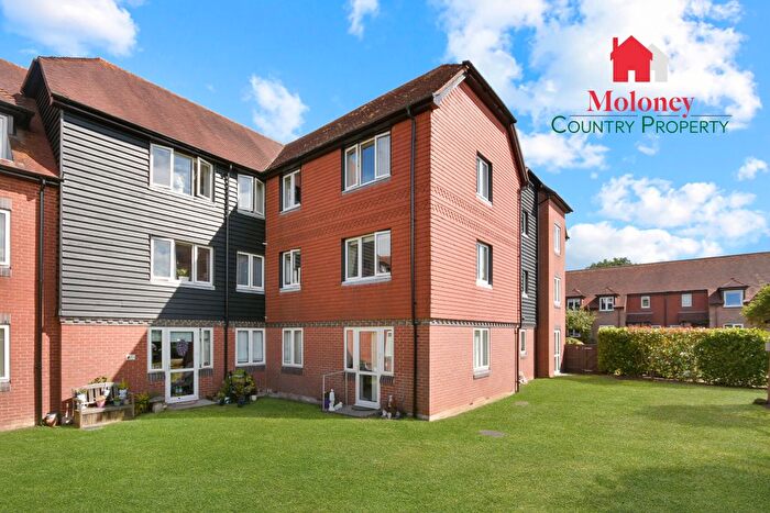 1 Bedroom Flat For Sale In Central Tenterden, Kent, TN30