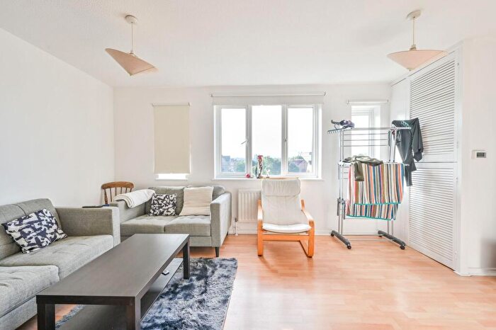 1 Bedroom Flat To Rent In Amsterdam Road, Docklands, London, E14