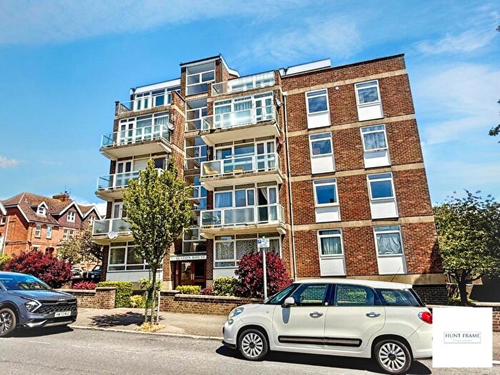 3 Bedroom Apartment For Sale In St. Annes Road, Eastbourne, BN21
