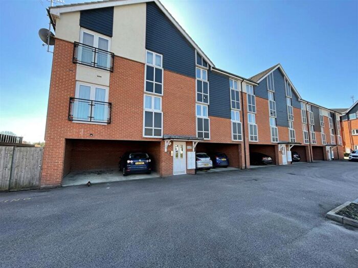 2 Bedroom Flat For Sale In Griffiths Road, Purfleet, RM19