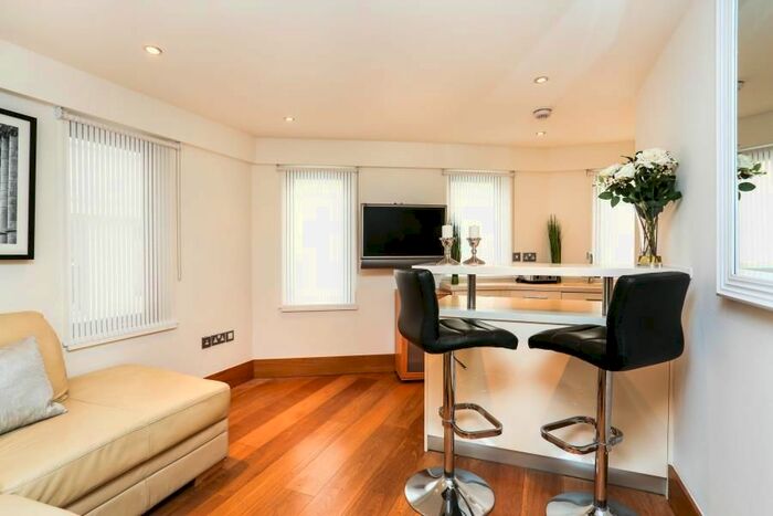 1 Bedroom Flat To Rent In Deanery Street, Mayfair, London, W1K