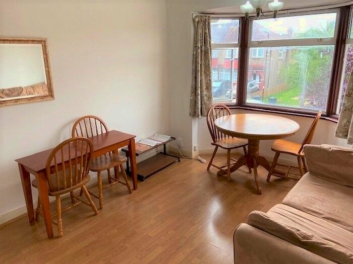 1 Bedroom Maisonette To Rent In First Floor Maisonette, Wadham Gardens, Greenford, UB6