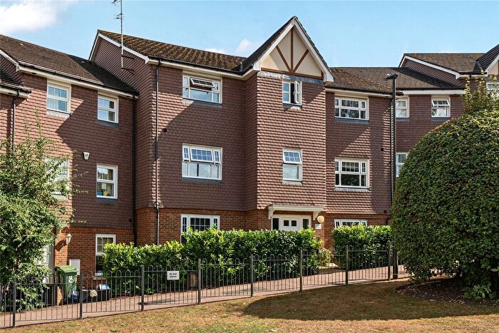 2 Bedroom Flat For Sale In Parkland Mead, Bromley, BR1