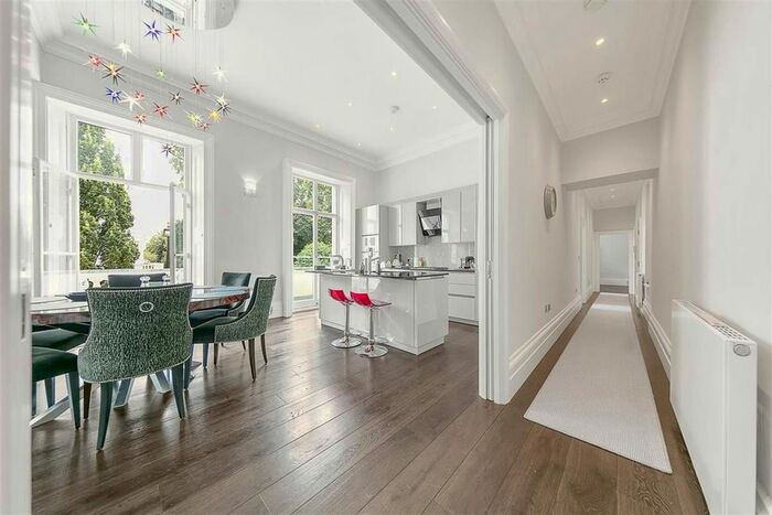 3 Bedroom Flat For Sale In Warwick Square, Pimlico, London, SW1V