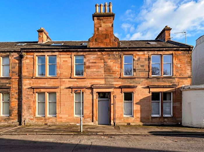 4 Bedroom Flat For Sale In / Maxwellton Road, Paisley, PA1