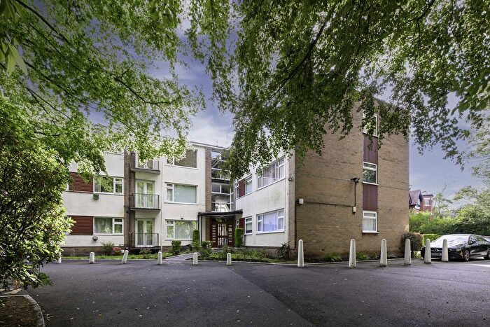 4 Bedroom Flat To Rent In Park Lane Court, Bury New Road, Salford, M7