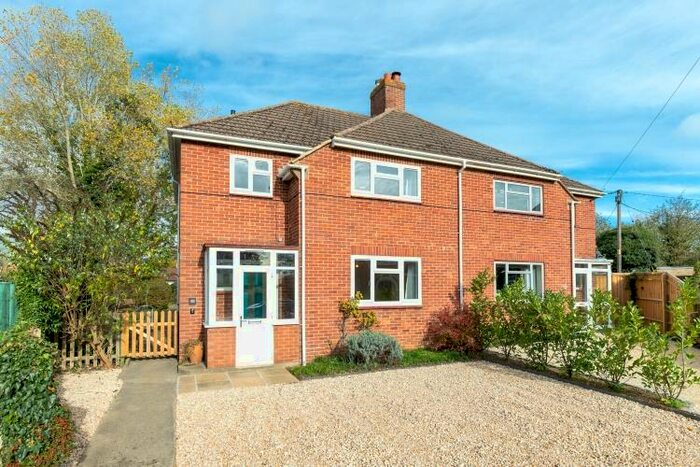 3 Bedroom Semi-Detached House To Rent In Robsart Place, Cumnor, OX2