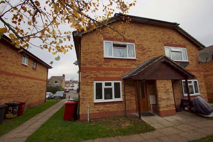 1 Bedroom Property To Rent In Adrians Walk, Slough SL2