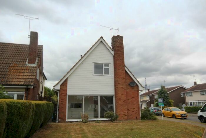 3 Bedroom Semi-Detached House To Rent In Shortcroft, Brentwood, Essex, CM15