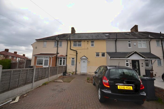 2 Bedroom Link Detached House To Rent In Bennetts Castle Lane, Dagenham, RM8