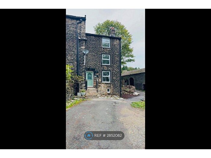 2 Bedroom End Of Terrace House To Rent In Carr Lane, Oldham, OL3