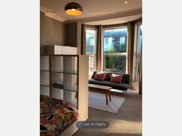 Studio To Rent In Auckland Road East, Southsea, PO5