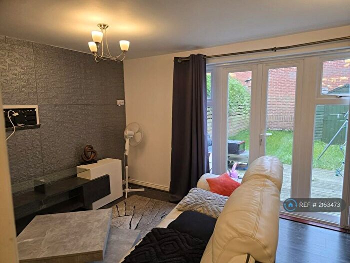 3 Bedroom Terraced House To Rent In Potters Hollow, Nottingham, NG6