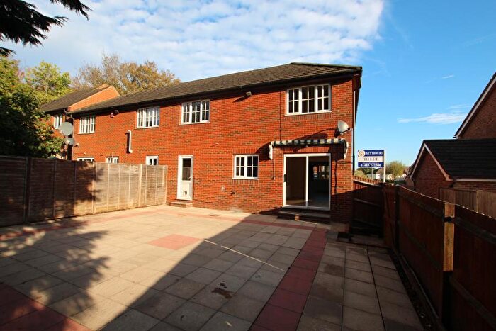 4 Bedroom Detached House To Rent In Chertsey, KT16
