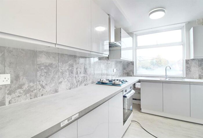 2 Bedroom Apartment To Rent In Cavendish Road, Emmer Green, Reading, RG4