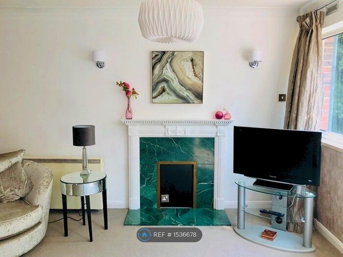 2 Bedroom Flat To Rent In Highpoint, Weybridge, KT13