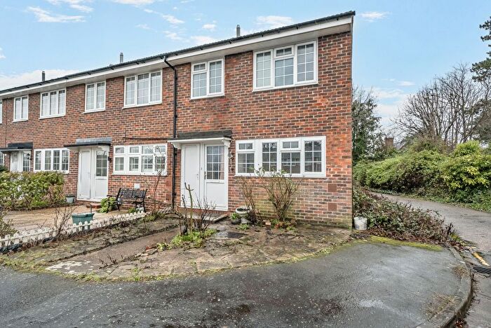 3 Bedroom End Terrace House For Sale In Midhope Gardens, Woking, GU22
