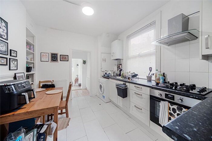 1 Bedroom Flat For Sale In Cranleigh Road, London, N15