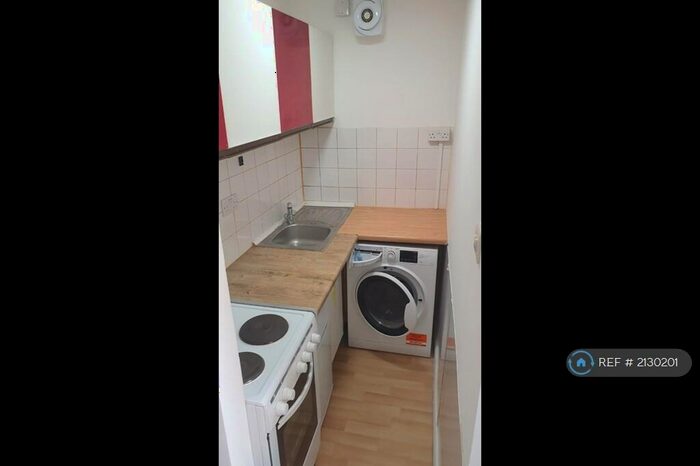 Studio To Rent In Dallow Road, Luton, LU1