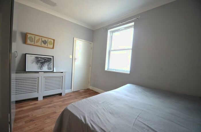 1 Bedroom Ground Flat To Rent In High Street, Addlestone, KT15