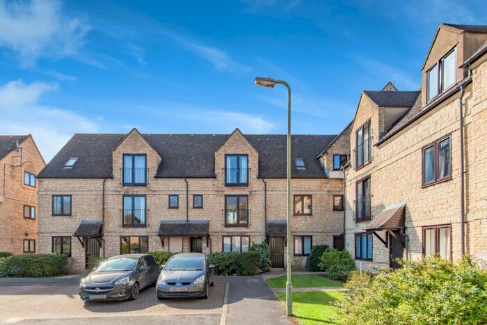 2 Bedroom Apartment To Rent In Beechgate, Witney, OX28