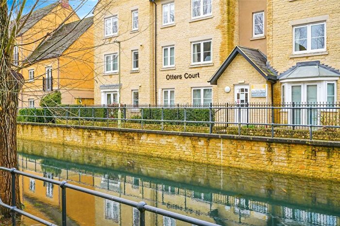 1 Bedroom Flat For Sale In Otters Court, Witney, OX28