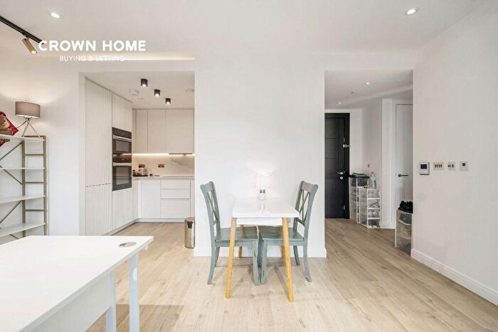 1 Bedroom Apartment For Sale In Siena House, Bollinder Place, City Road, EC1V