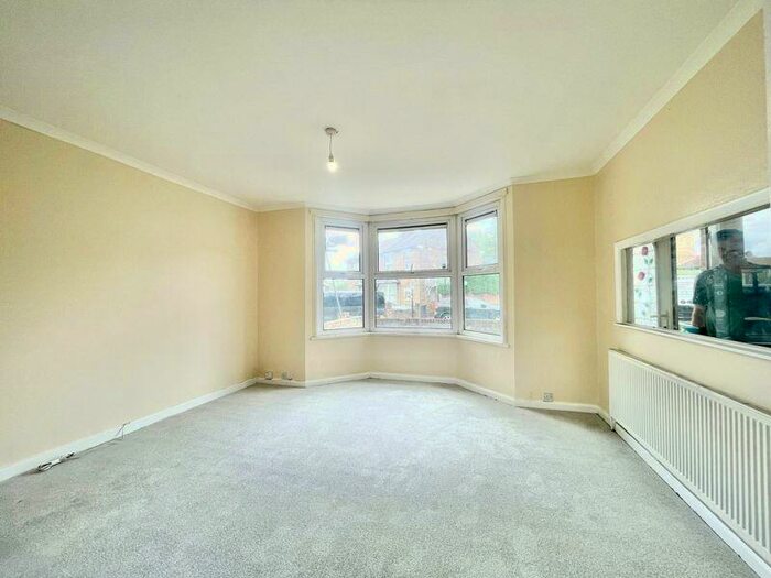 3 Bedroom House To Rent In Three Bedroom House - Lyne Crescent, Walthamstow, London - &#; Pcm, E17