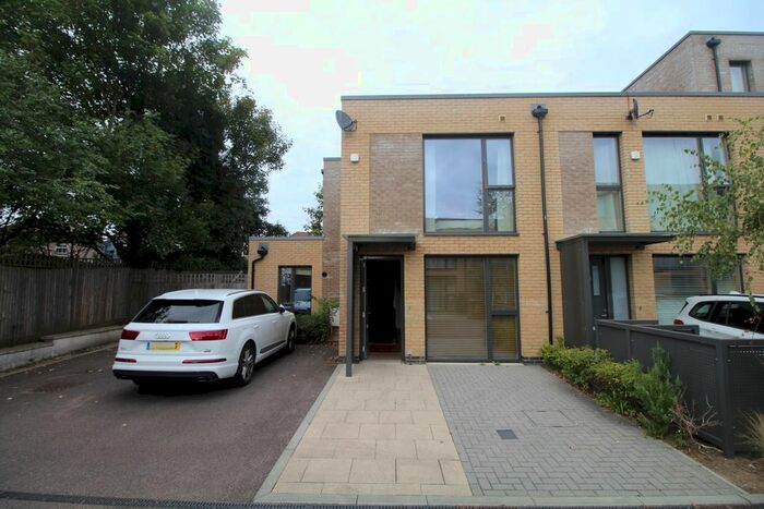 3 Bedroom End Of Terrace House To Rent In Storer Drive, Welling, DA16