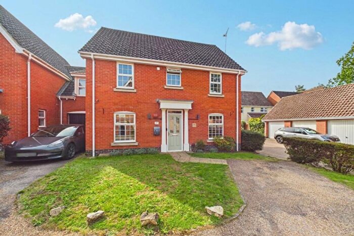 4 Bedroom Link Detached House For Sale In Pennycress Drive, Thetford, IP24