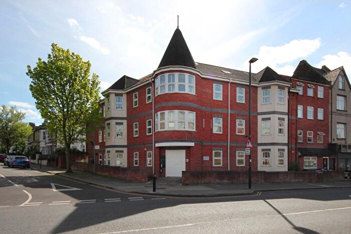 2 Bedroom Flat For Sale In Horn Lane, W3