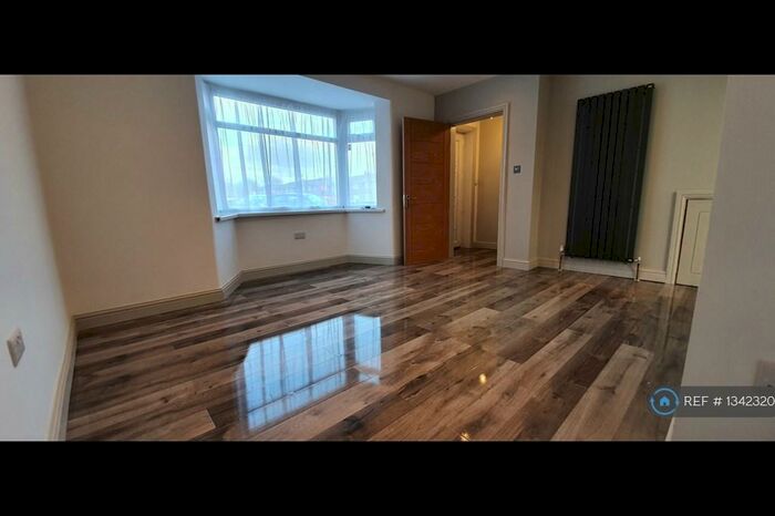 3 Bedroom Semi-Detached House To Rent In Tartan Street, Manchester, M11