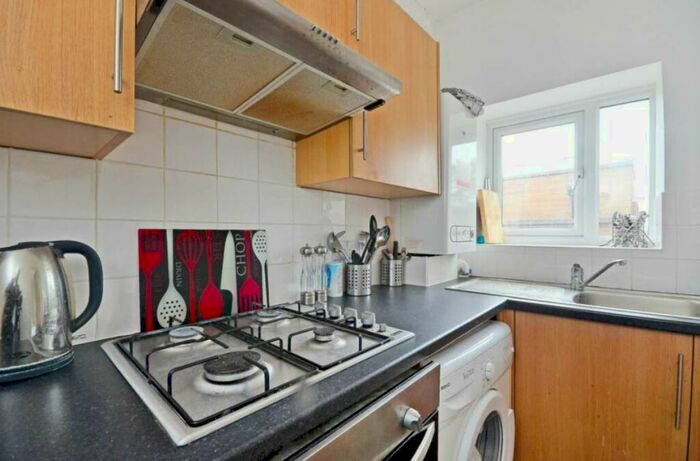 Apartment To Rent In Mount View Road, London, N4