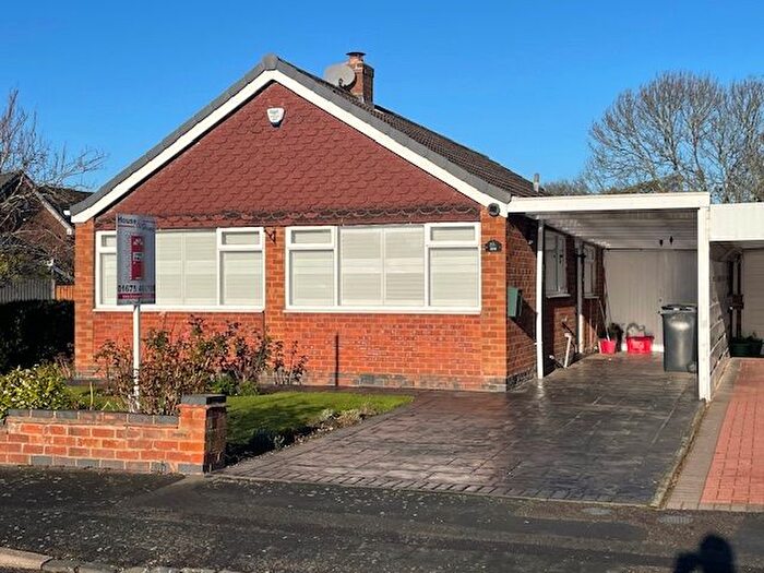 3 Bedroom Bungalow For Sale In Castle Drive, Coleshill, Birmingham, West Midlands, B46
