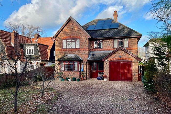 4 Bedroom Detached House For Sale In Sycamore Road, Farnborough, GU14