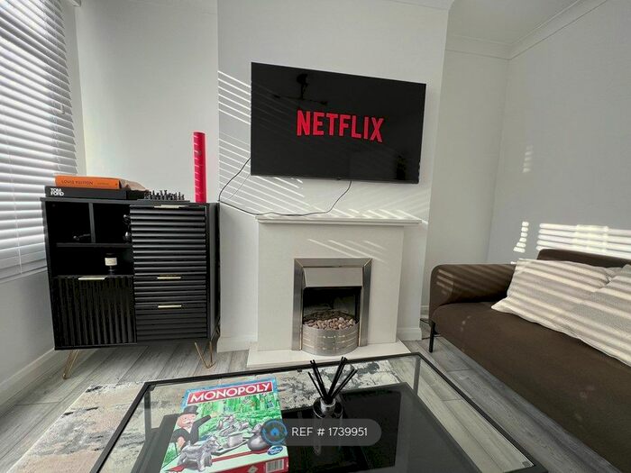 2 Bedroom Flat To Rent In Southend On Sea, Southend-On-Sea, SS2