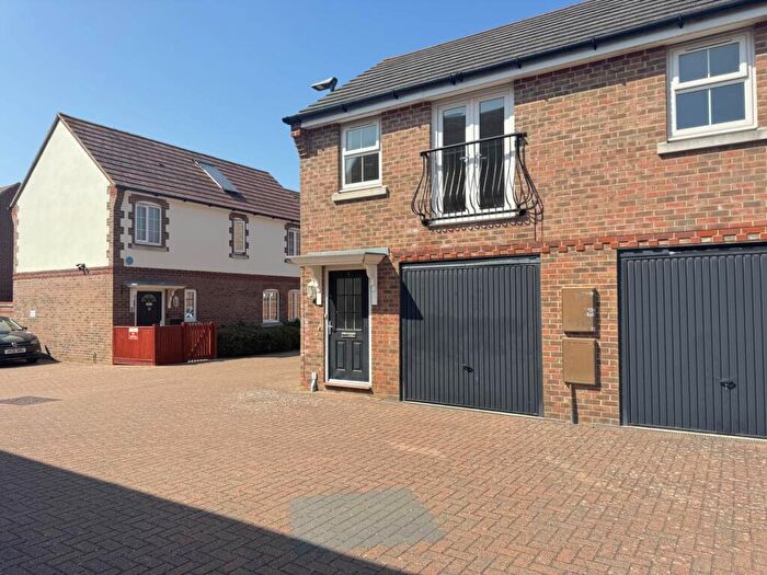 2 Bedroom Flat To Rent In Sloe Gardens, Felpham, PO22