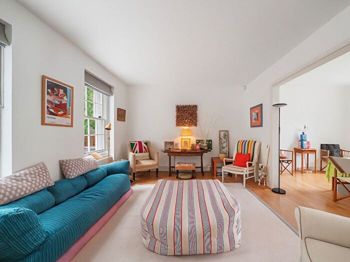 2 Bedroom Flat To Rent In Holland Park Avenue, London, W11