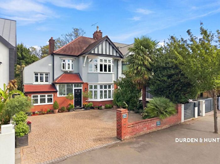 5 Bedroom Semi Detached House For Sale In Draycot Road, Wanstead, E11