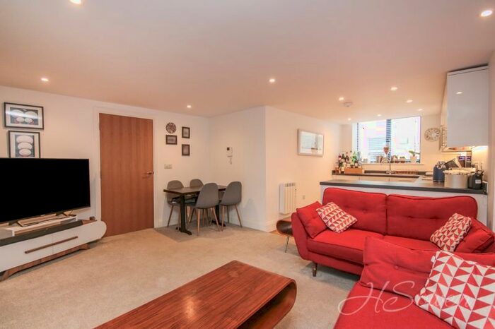 2 Bedroom Flat To Rent In Victoria Parade, Torquay, TQ1