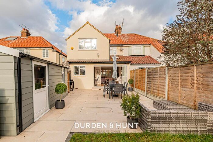 3 Bedroom Semi Detached House For Sale In Maida Avenue, Chingford, E4