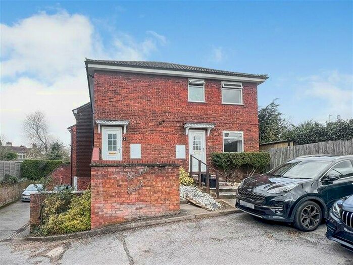 2 Bedroom Flat To Rent In Station Road, Harpenden, AL5