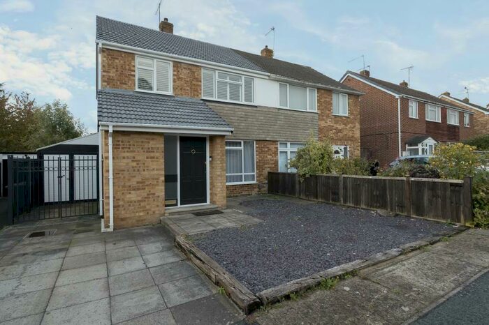 3 Bedroom Semi-Detached House To Rent In Windsor, Berkshire, SL4