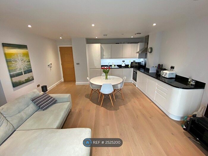 2 Bedroom Flat To Rent In Finchampstead Road, Wokingham, RG40